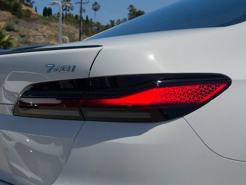 New 2026 BMW 740i w/ Premium Package RWD image 4