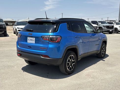 Used 2025 Jeep Compass Trailhawk AWD/4WD image 8