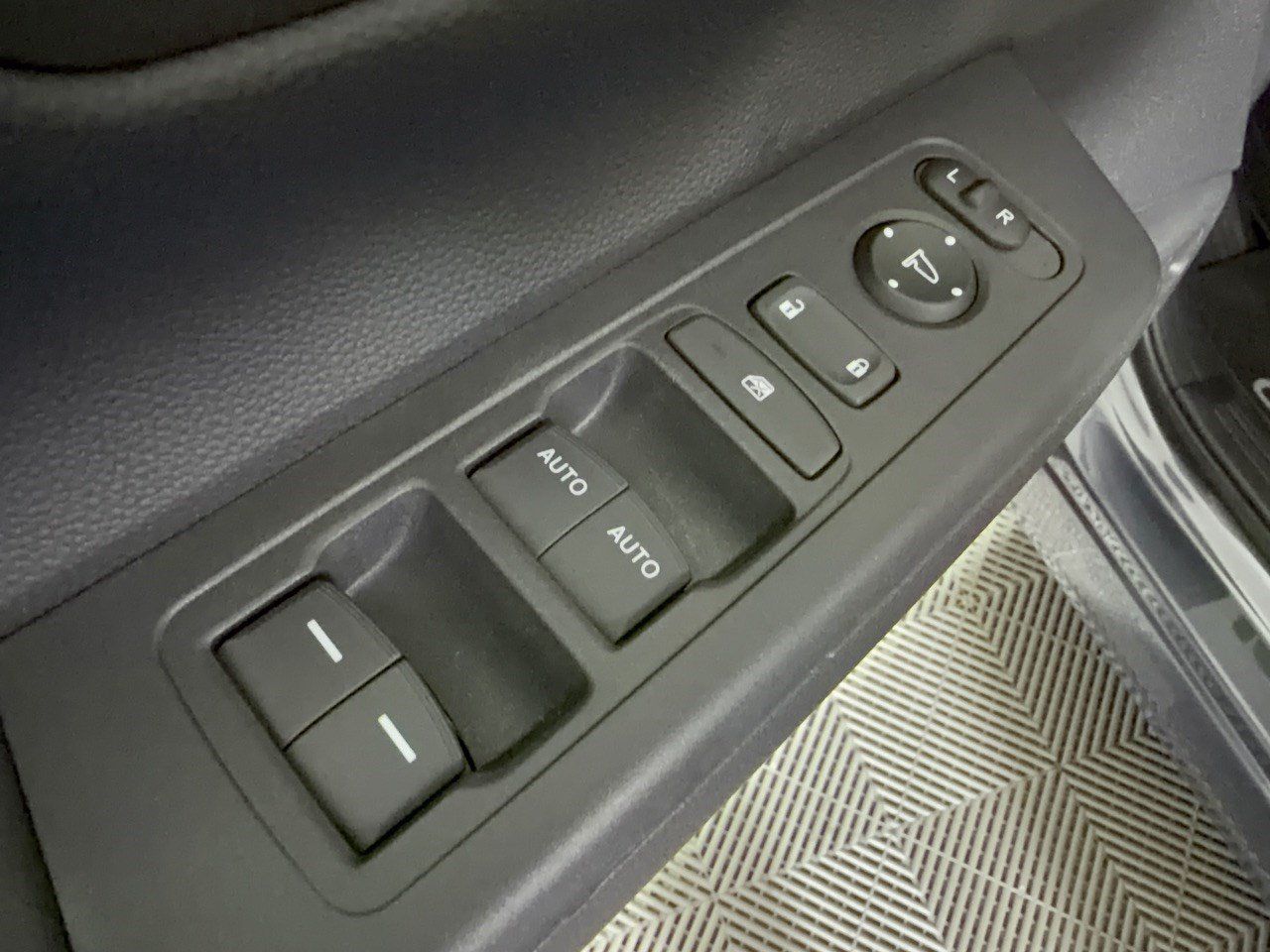Used 2025 Honda CR-V EX image 15