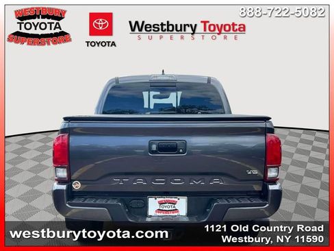 Used 2018 Toyota Tacoma TRD Sport AWD/4WD image 9
