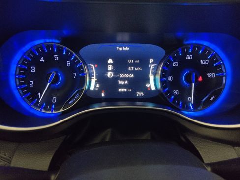 Used 2018 Chrysler Pacifica Limited FWD image 23