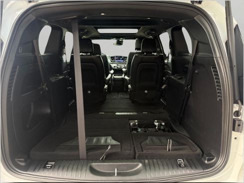 Used 2025 Chrysler Pacifica Limited FWD image 17