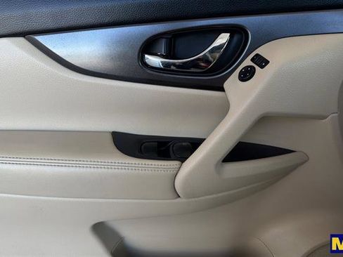 Used 2015 Nissan Rogue SV w/ SV Premium Package image 11