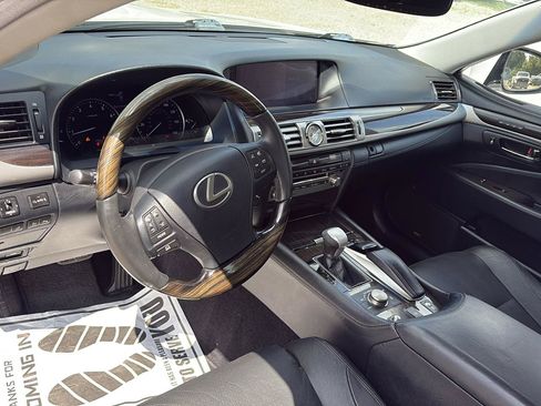 Used 2013 Lexus LS 460 w/ Comfort Pkg RWD image 36