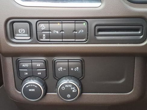 Used 2021 Chevrolet Tahoe Z71 AWD/4WD image 11