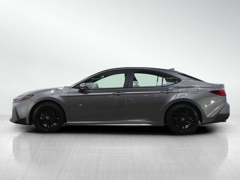 Used 2025 Toyota Camry SE image 2