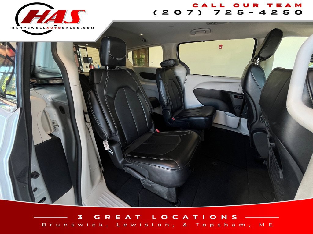 Used 2024 Chrysler Pacifica Touring-L FWD image 14