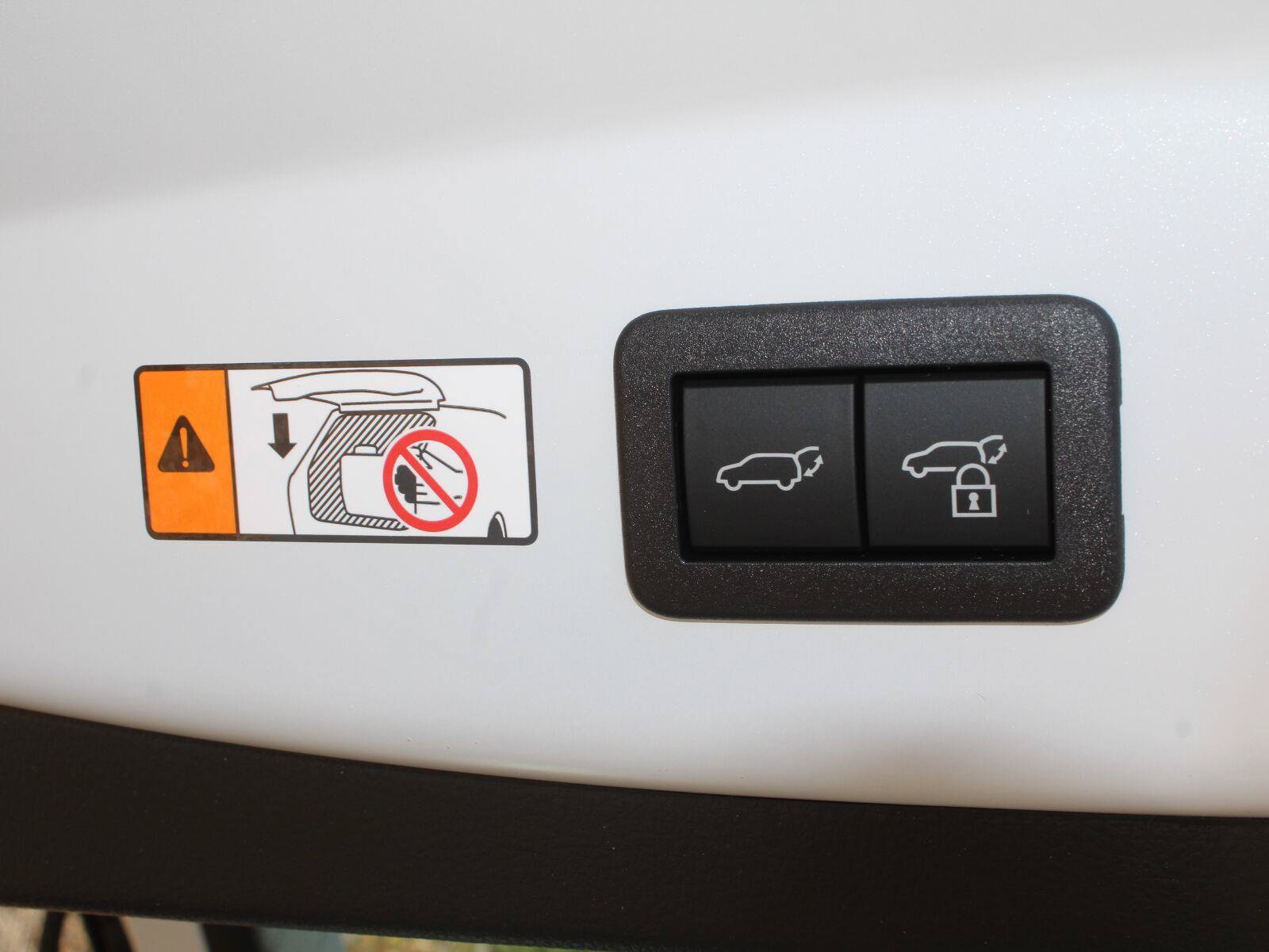 New 2027 Toyota Prius Limited w/ Limited Premium Package AWD/4WD image 9