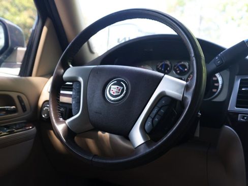 Used 2012 Cadillac Escalade ESV Premium AWD/4WD image 10