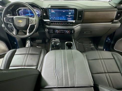 Used 2024 Chevrolet Silverado 1500 High Country w/ Z71 Off-Road Package AWD/4WD image 16
