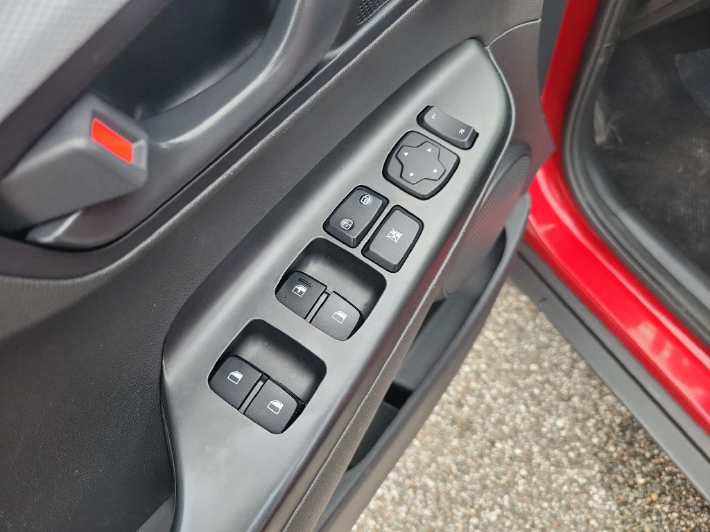 Used 2020 Hyundai Kona SE FWD image 11