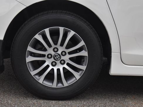 Used 2020 Toyota Sienna XLE image 8