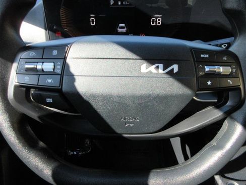 Used 2025 Kia K4 FWD image 13