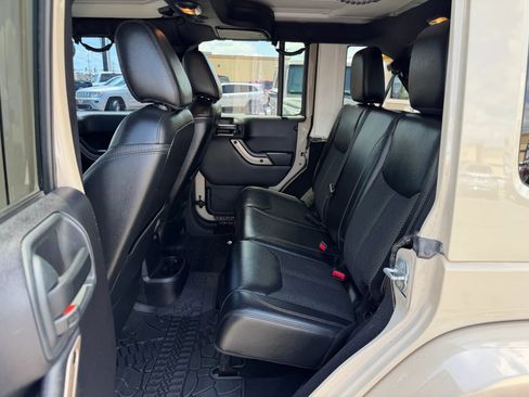 Used 2016 Jeep Wrangler Unlimited Sahara AWD/4WD image 7