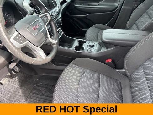 Used 2024 GMC Terrain SLE w/ Driver Convenience Package FWD image 11