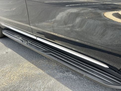 Used 2025 Cadillac Escalade ESV Premium Luxury image 26