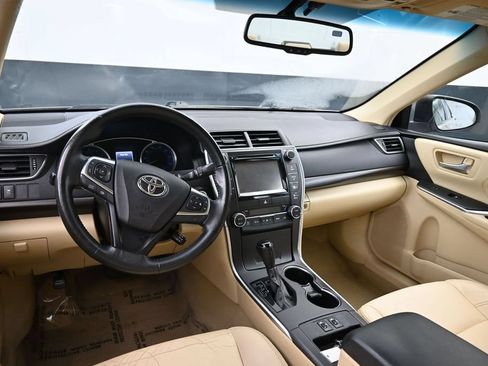 Used 2016 Toyota Camry XLE w/ Moonroof Package FWD image 11