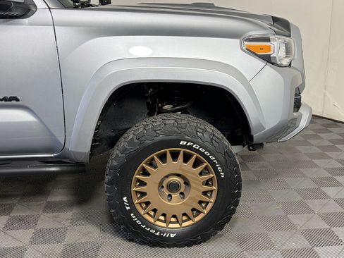Used 2021 Toyota Tacoma TRD Sport AWD/4WD image 13