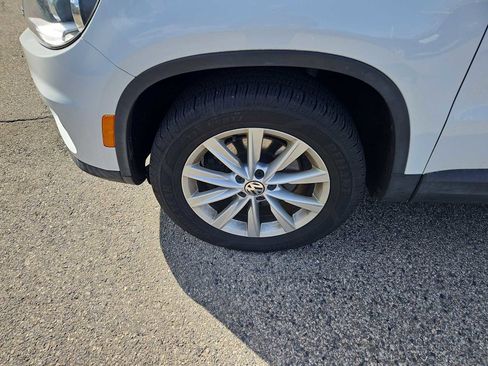 Used 2017 Volkswagen Tiguan Limited w/ Premium Package image 2