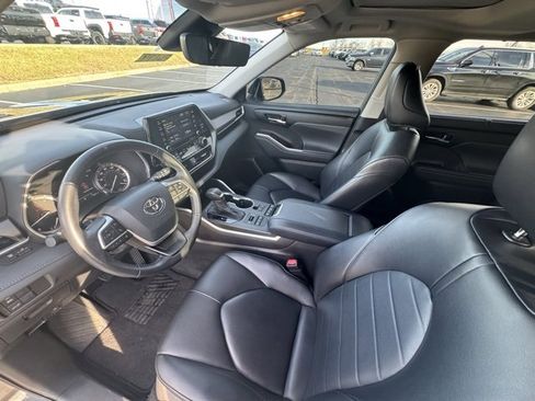 Used 2022 Toyota Highlander XLE image 14