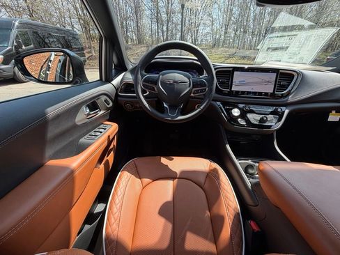 New 2026 Chrysler Pacifica Pinnacle FWD image 13