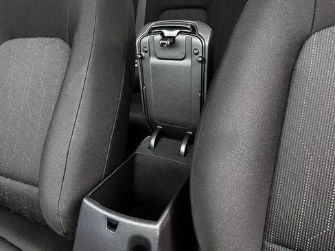 New 2025 Hyundai Venue SE image 18