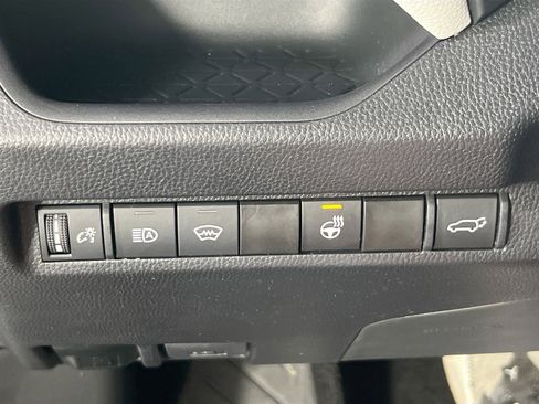 Used 2024 Toyota RAV4 XLE w/ Convenience Package image 10