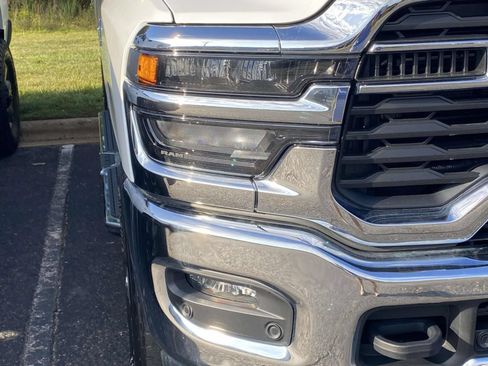 Used 2025 RAM 2500 Big Horn AWD/4WD image 5