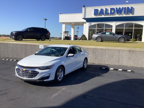 Used 2024 Chevrolet Malibu LS w/ Driver Confidence Package image 3