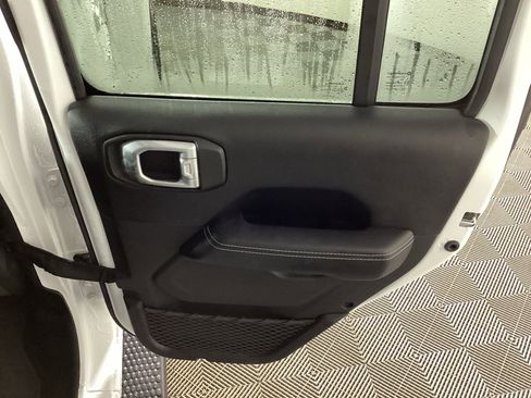 Used 2022 Jeep Wrangler Unlimited Sahara w/ Cold Weather Group image 11