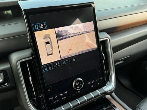 Certified 2025 GMC Yukon Denali AWD/4WD image 18