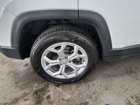 Used 2024 Jeep Compass Latitude AWD/4WD image 36
