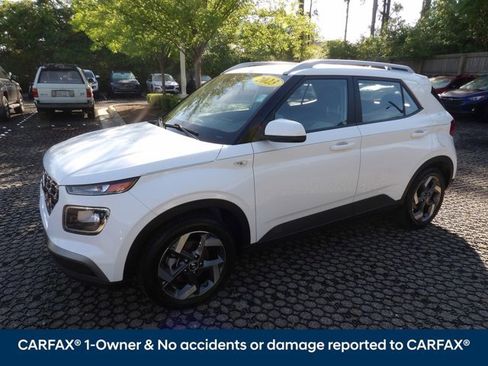 Used 2023 Hyundai Venue SEL FWD image 4