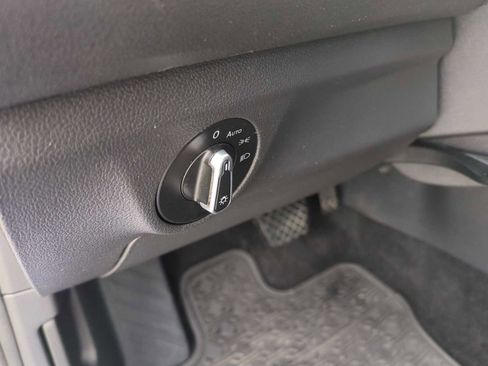 Used 2022 Volkswagen Jetta SE image 33