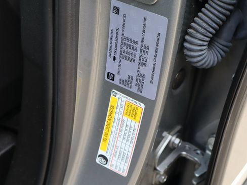 Used 2025 GMC Yukon Denali w/ Sun & Power Step Package RWD image 34