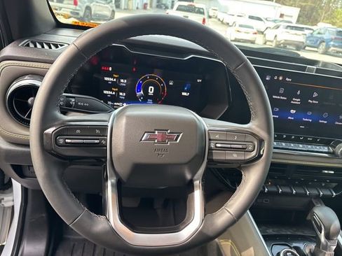 Used 2024 Chevrolet Colorado ZR2 w/ Technology Package image 19