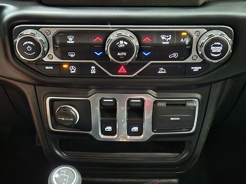 Used 2021 Jeep Wrangler Sport AWD/4WD image 39