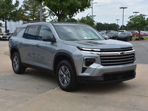 New 2026 Chevrolet Traverse LT w/ Driver Confidence Package FWD image 3