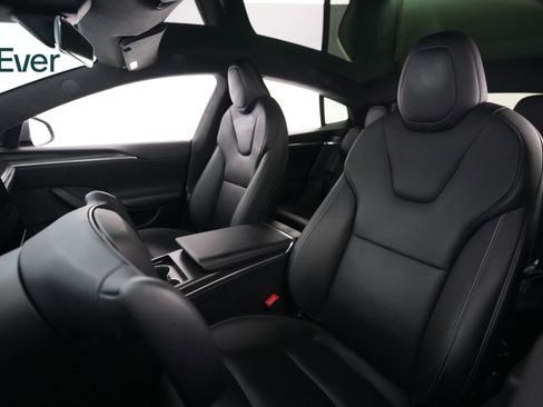 Used 2022 Tesla Model S Plaid image 4