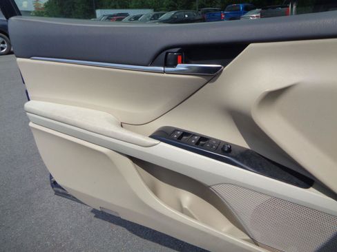 Used 2018 Toyota Camry LE FWD image 14