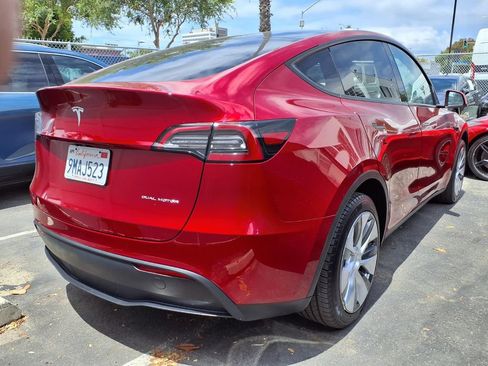 Used 2024 Tesla Model Y Long Range AWD/4WD image 9
