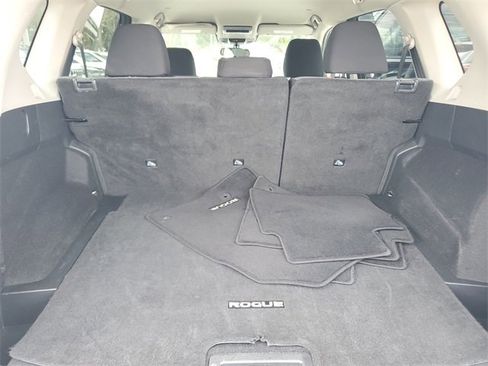 Used 2023 Nissan Rogue SV image 8