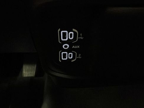 Used 2021 RAM 1500 Laramie AWD/4WD image 44
