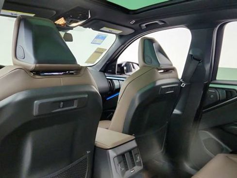 Used 2025 BMW X3 M50 w/ Premium Package image 31