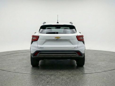 Used 2025 Chevrolet Trax LT w/ LT Convenience Package image 6