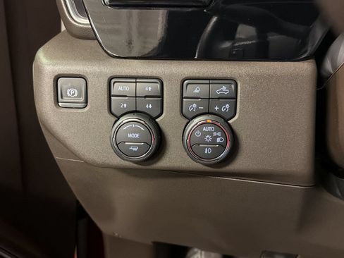Used 2024 Chevrolet Silverado 1500 LTZ AWD/4WD image 28