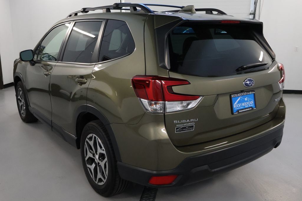 Used 2023 Subaru Forester Premium AWD/4WD image 5