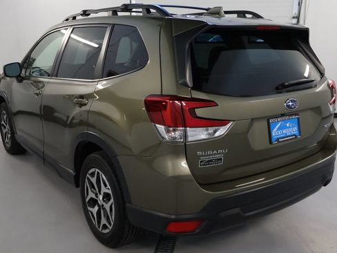 Used 2023 Subaru Forester Premium AWD/4WD image 5