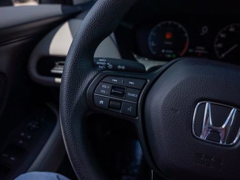 Used 2023 Honda HR-V LX image 18