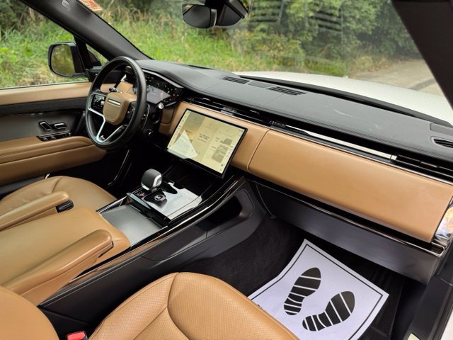Used 2025 Land Rover Range Rover Sport SE AWD/4WD image 19